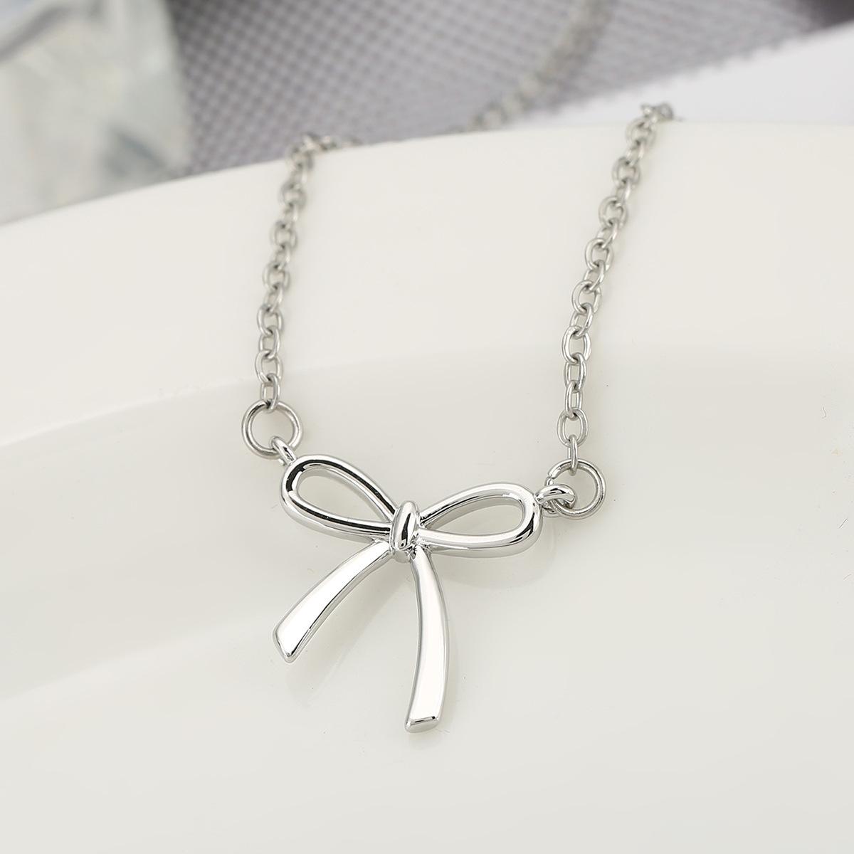 

Elegant Simple Bow Pendant Necklace for Women, Stylish Daily Wear and Vacation Jewelry, Perfect Gift for Her срібний
