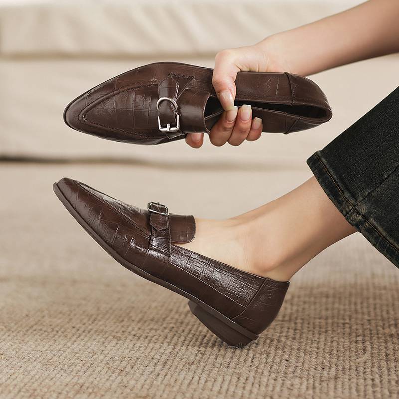 Krazing Pot Sheepskin Round Toe Low Heels Summer Shoes Big Size 42 Retro Fashion Metal Buckle Women Deep Mouth Pumps