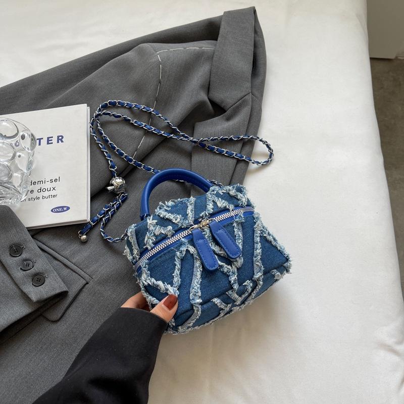 IELGY women's denim bag, fashionable mini portable box bag, chain messenger bag.