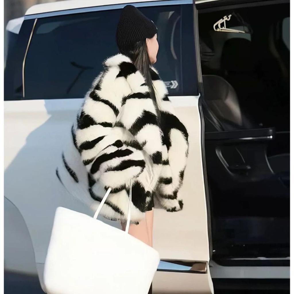 2024 New Autumn and Winter Trend Jacket Thickened Fashion Foreign Leisure Versatile Toka Zebra Pattern Large Skimming Collar Simulation Fur
