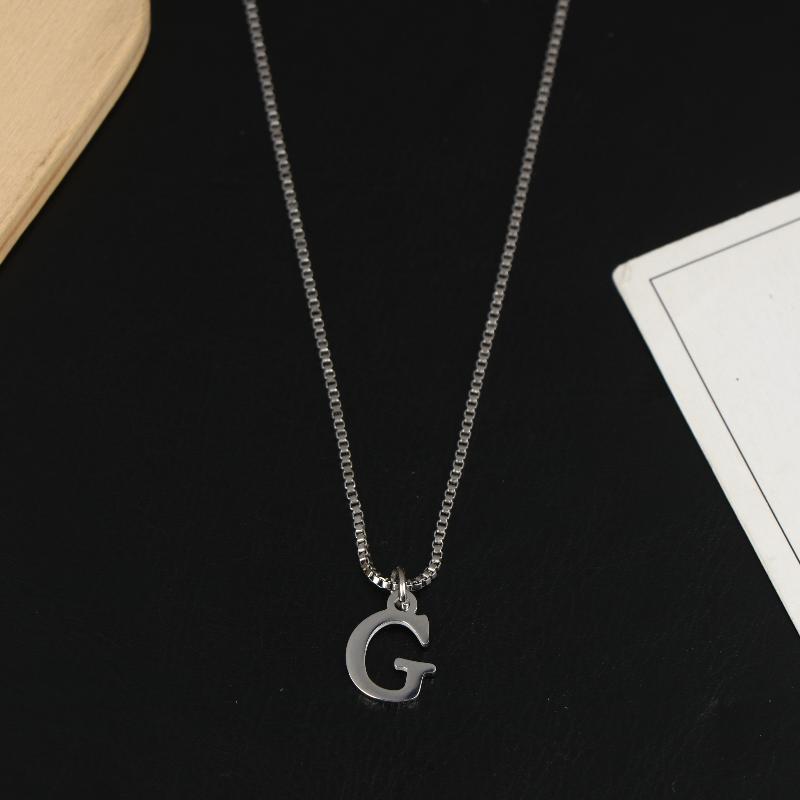 Naszyjniki z wisiorkami z literami A-Z Stal nierdzewna Prosty naszyjnik Stylowy Dla Kobiet Mężczyzn Codzienna biżuteria Prezenty