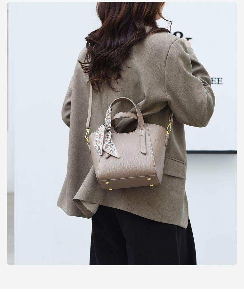 Borsa a tracolla retrò testurizzata da donna: Moda Versatile Autunno/Inverno 2025