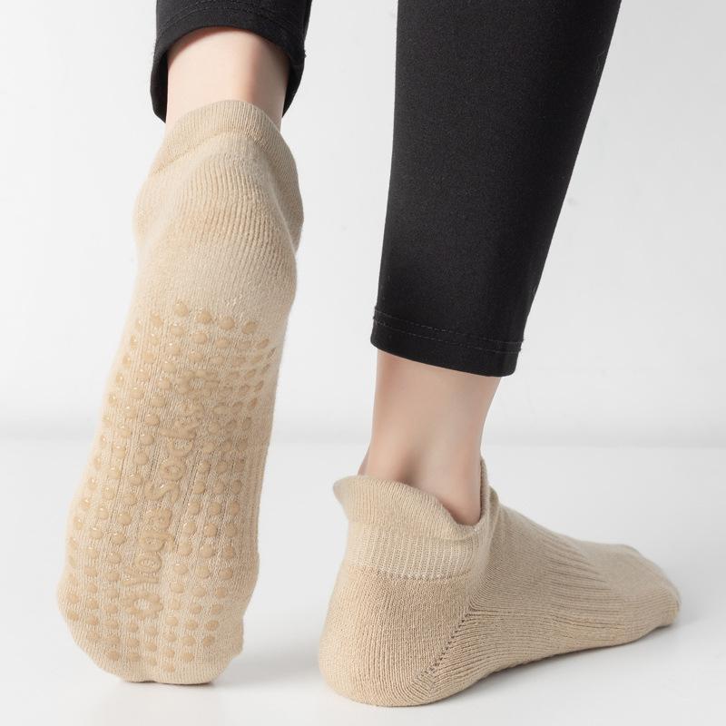 Women Sport Non Slip Yoga Socks with Grips for Pilates Ballet Barre Barefoot Hospital Anti Skid Fitness Exercise Socks