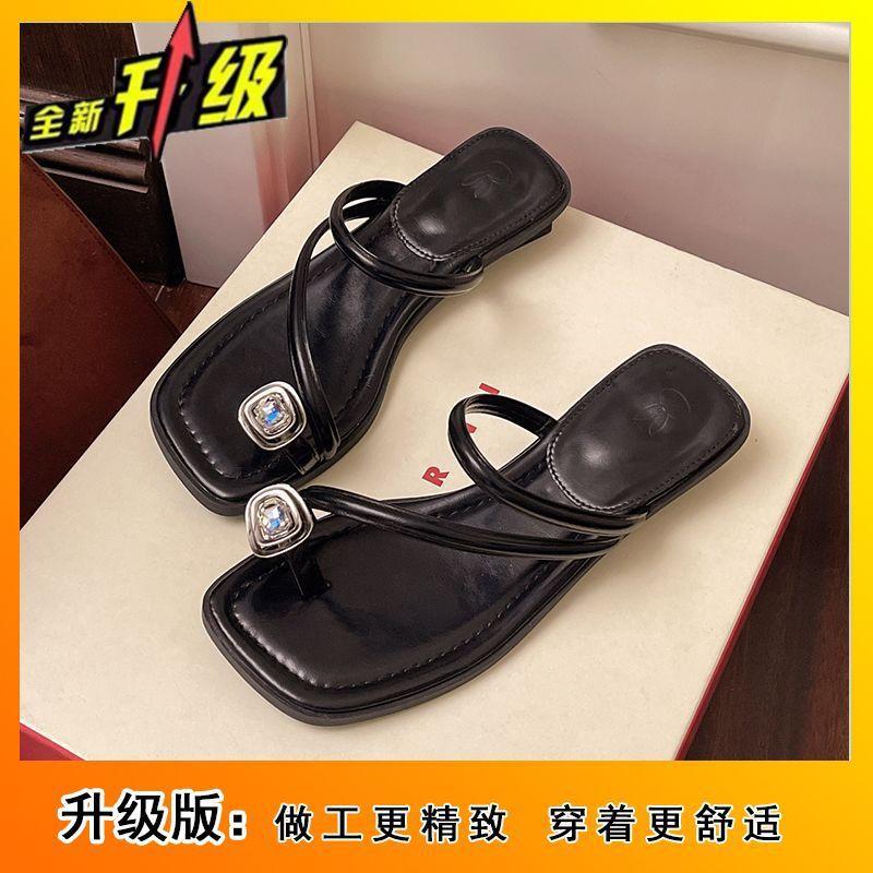 Flat-bottomed Beach Flip-flops Women's Summer Outer Wear 2025 New Low-heeled Foot Pinch Fashion Square Head Cover Toe Cool Slippers