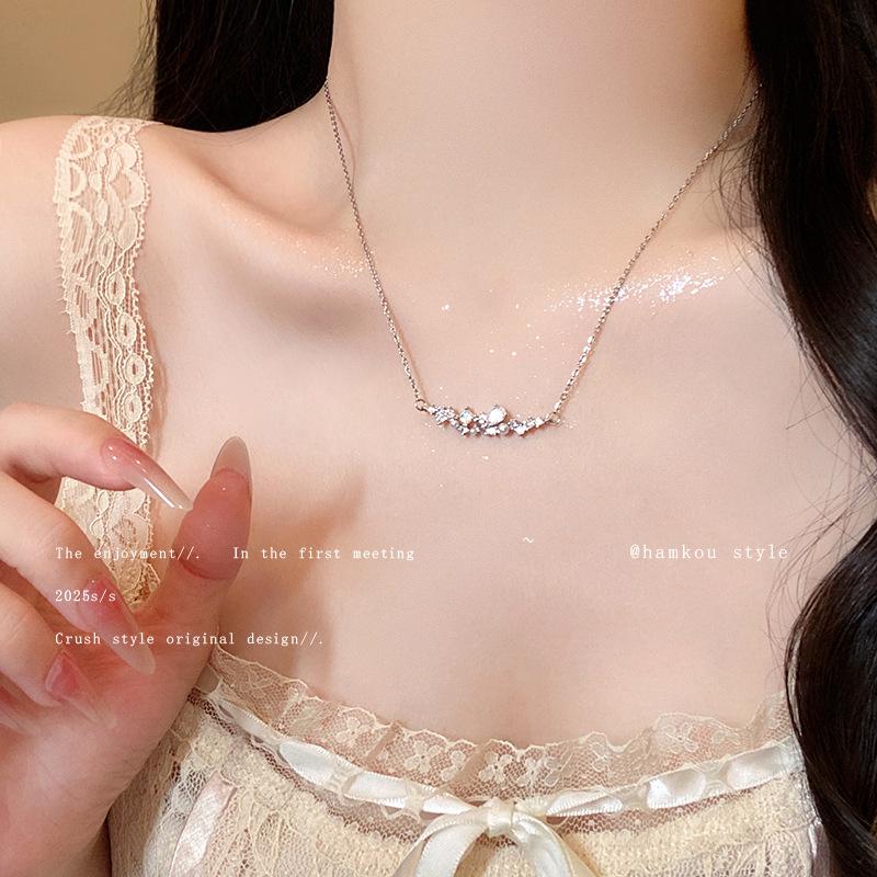 „Trendový špičkový perlový náhrdelník: Všestranný klíční řetízek z titanové oceli pro ženy"