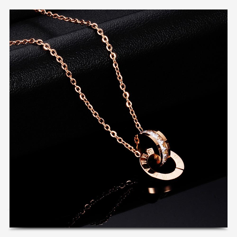 Elegante Titanstahl-Halskette mit römischen Ziffern und 18 Karat vakuumvergoldetem Edelstahl - Vielseitiger Damenschmuck.