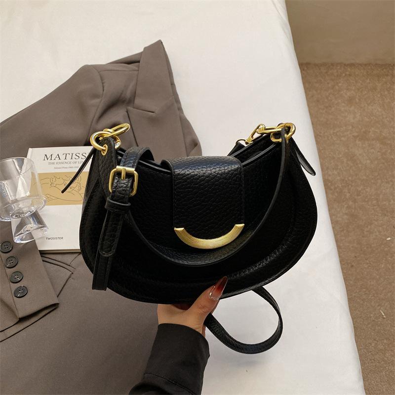 

Niche handbag women s 2025 new spring and summer fashion shoulder bag premium texture messenger saddle bag