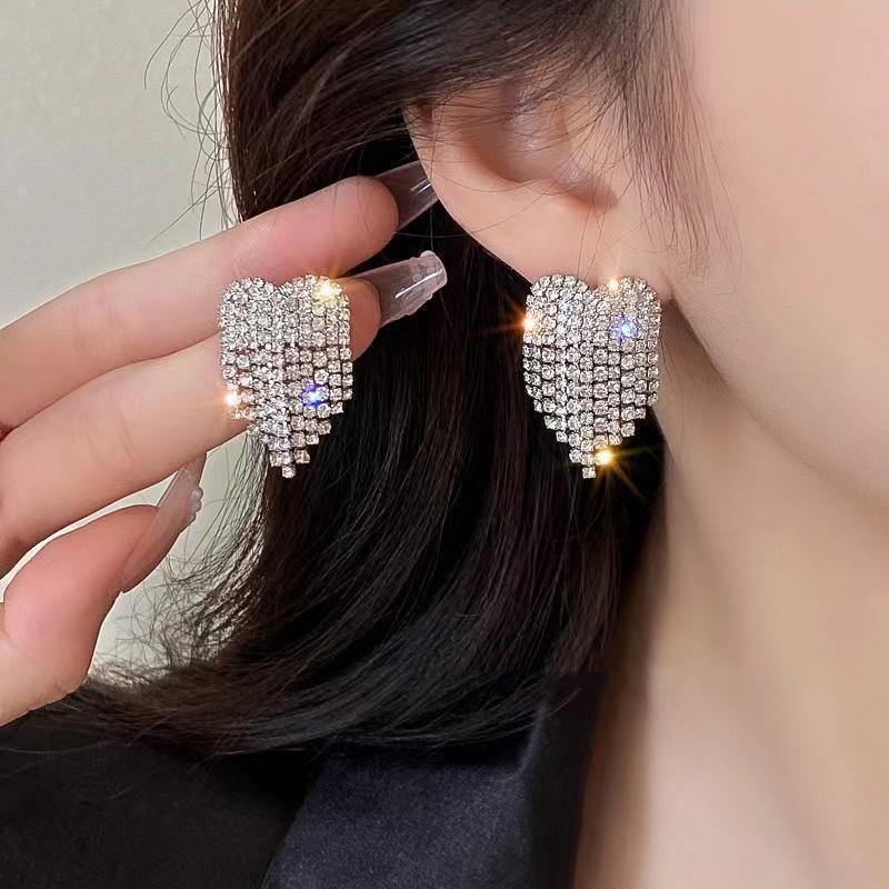 Chic European & American Tassel Earrings: Trendy, Long Dangle Design To Flatter Your Face - Versatile Statement Jewelry for Women