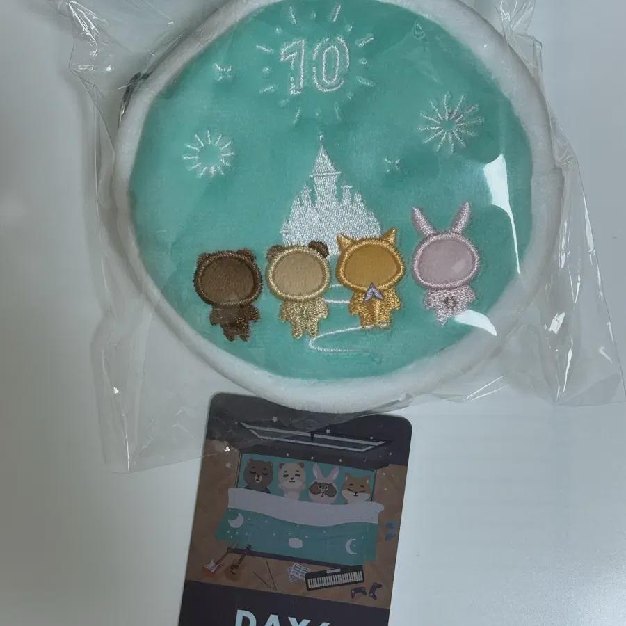 

Day6 Lotte Hotel Pouch + Room Card