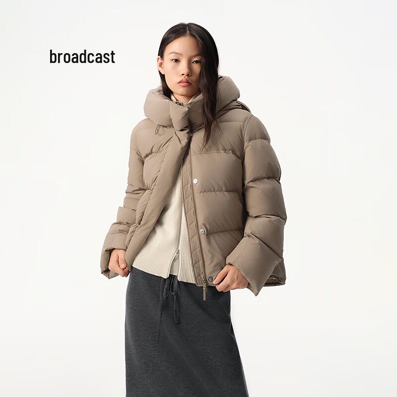 

Broadcast Women s Commuter Hooded Short Down Jacket M
