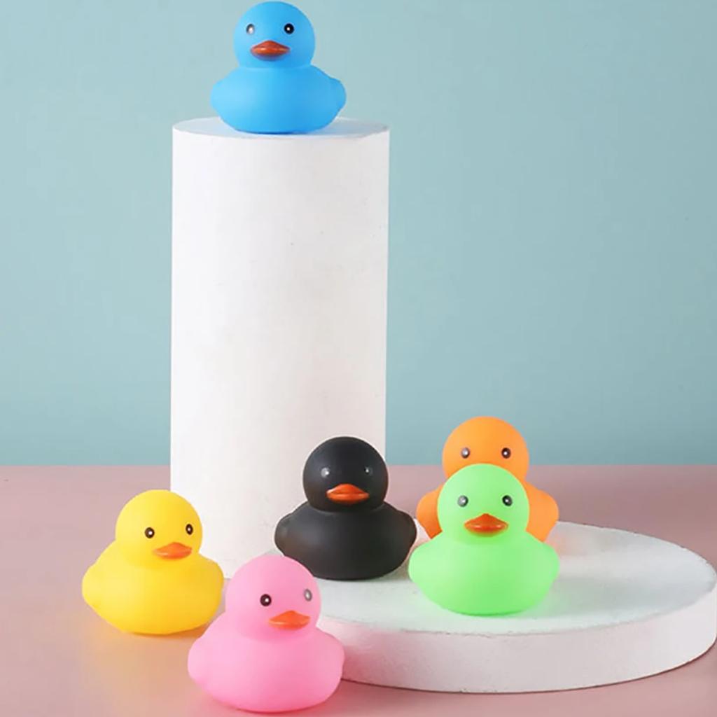 1 random colored mini pet sound toy in the shape of a duckling, squeaking sound