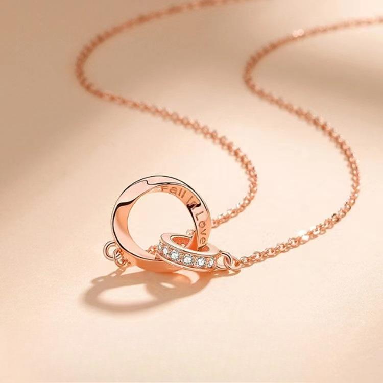 Collier couple entrelacé, tendance cadeau commémoratif d'amour lointain, chaîne de clavicule pour homme et femme