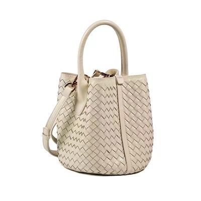 Nová tkaná taška Bucket z ovčí kůže, Niche textura, Kabelka ve tvaru zeleninového košíku, Tkaná crossbody taška z pravé kůže