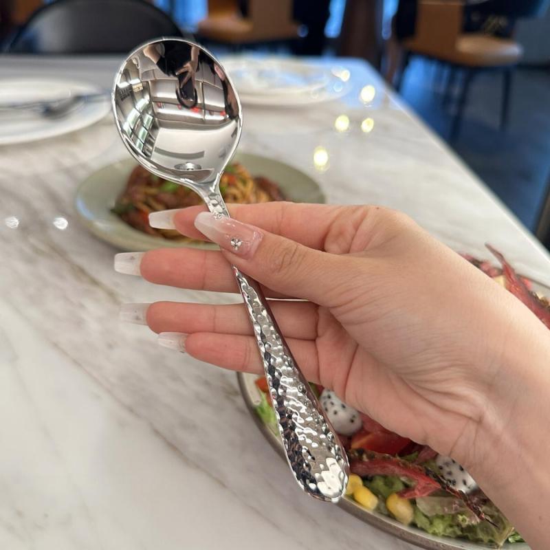 

Ложка из нержавеющей стали Креативная ложка для десерта с узором молотка Ложка для еды риса Ложка для питья супа Кофейная ложка Чайная ложка 1pcs