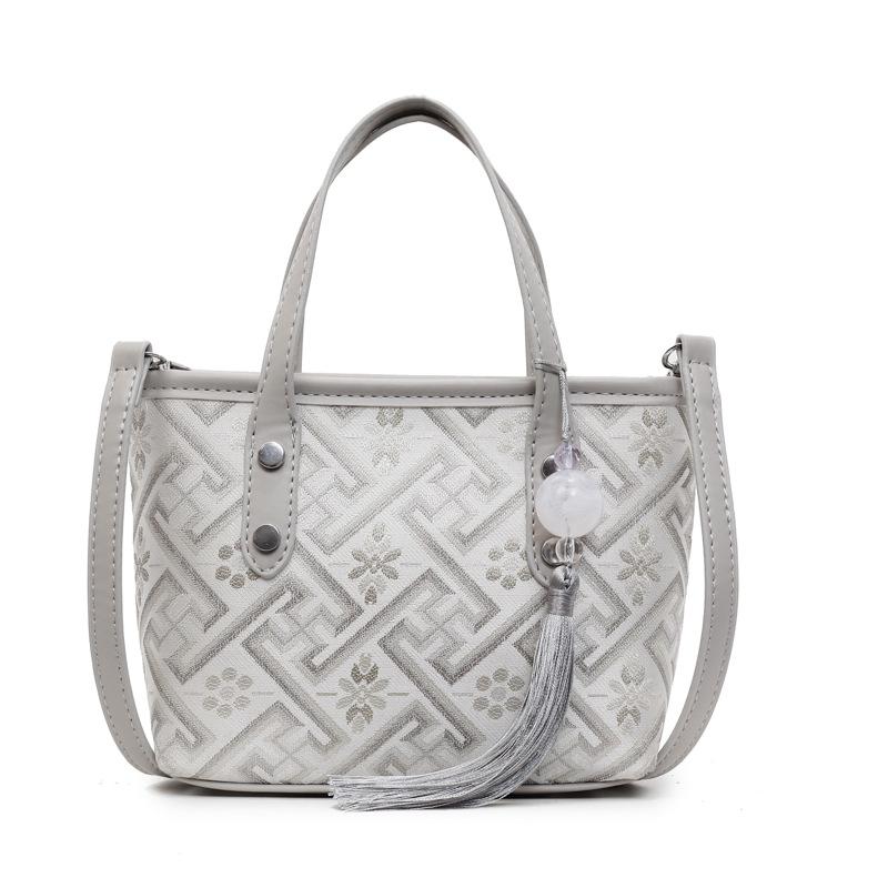 Niche design small bag women's 2025 new foreign style fashion portable bucket cloth bag women's commuter shoulder messenger bag