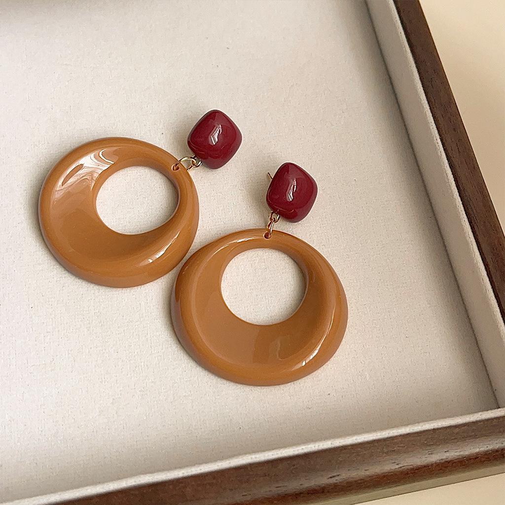 Vintage Maillard Coffee Earrings Women's Literary Temperament Acrylic Smudge Earrings Niche High-end Autumn and Winter Earrings