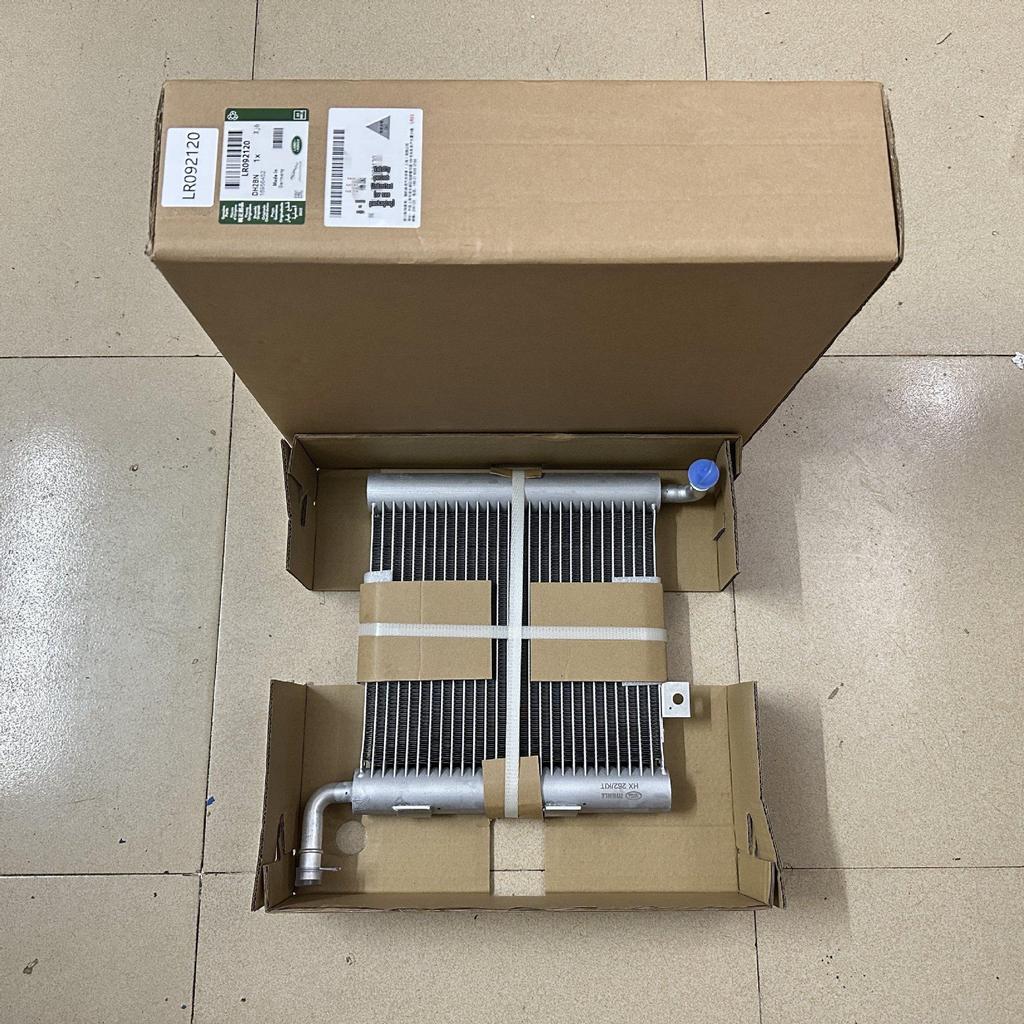 Compatible with Land Rover Range Rover Sport, Velar, Discovery 5: Intercooler Expansion Tank & Turbocharger Radiator.