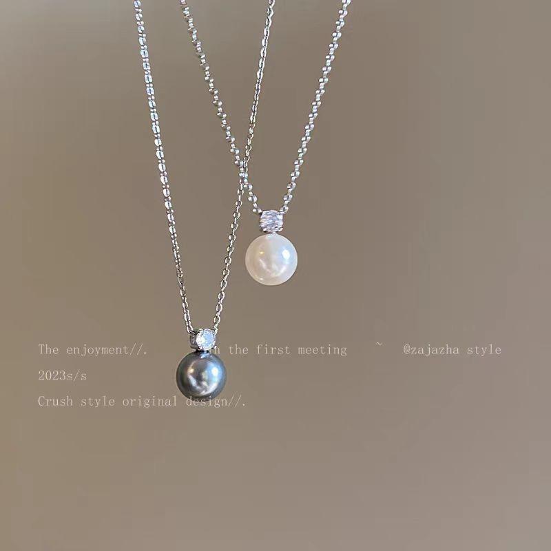Elegant Silver Pearl Necklace: High-End Design for Women - Versatile and Chic Clavicle Accessory.