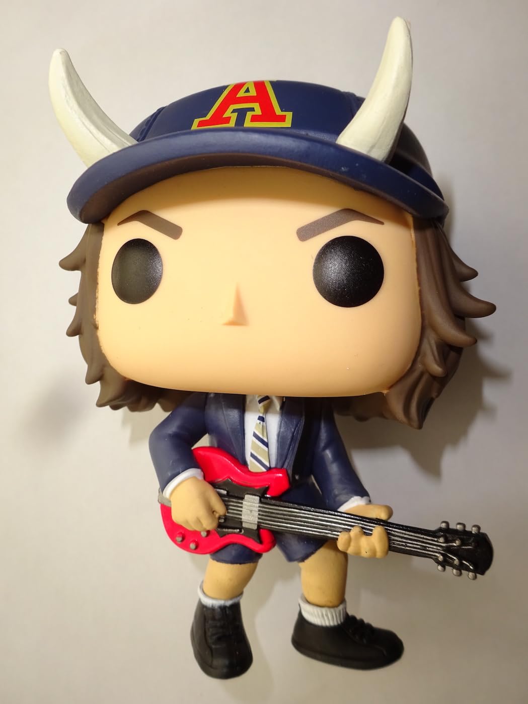 

Фигурка Ангуса Янга Ограниченная Серия AC/DC ROCKS белый