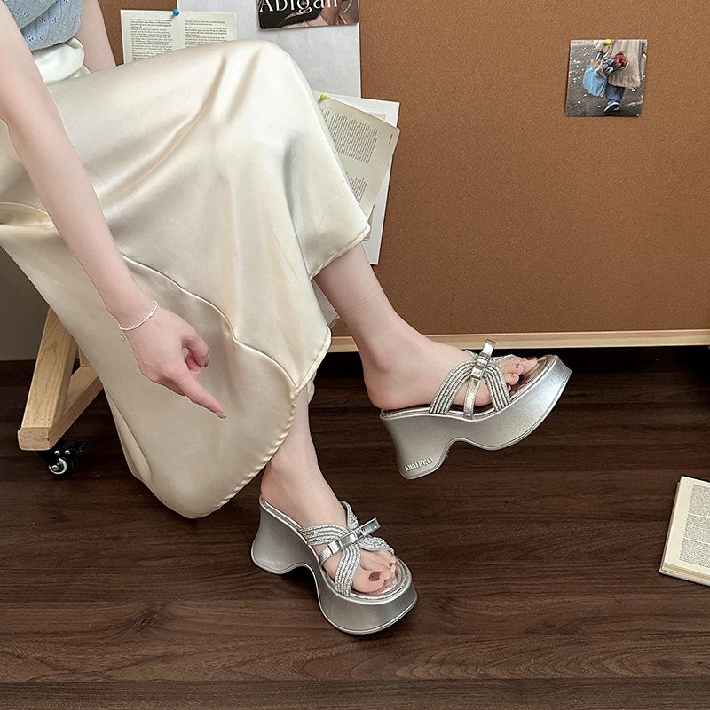 French Thick-bottomed Cool Slippers Women's Summer Outer Wear Advanced Sense 2025 Popular New Summer Beautiful Rhinestone Wedge Slippers