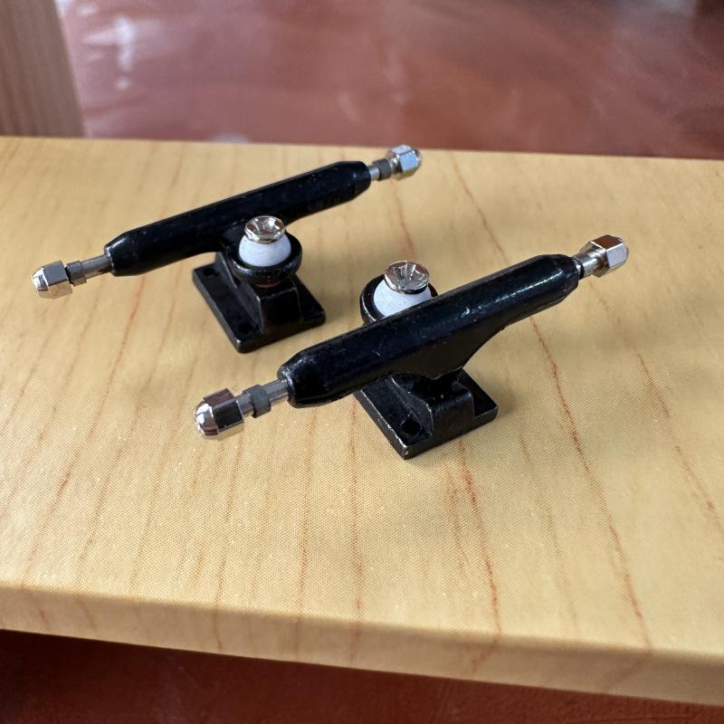 Pro Universal Fingerboard 34mm Axle Truck Hanger with Self-Locking Nut