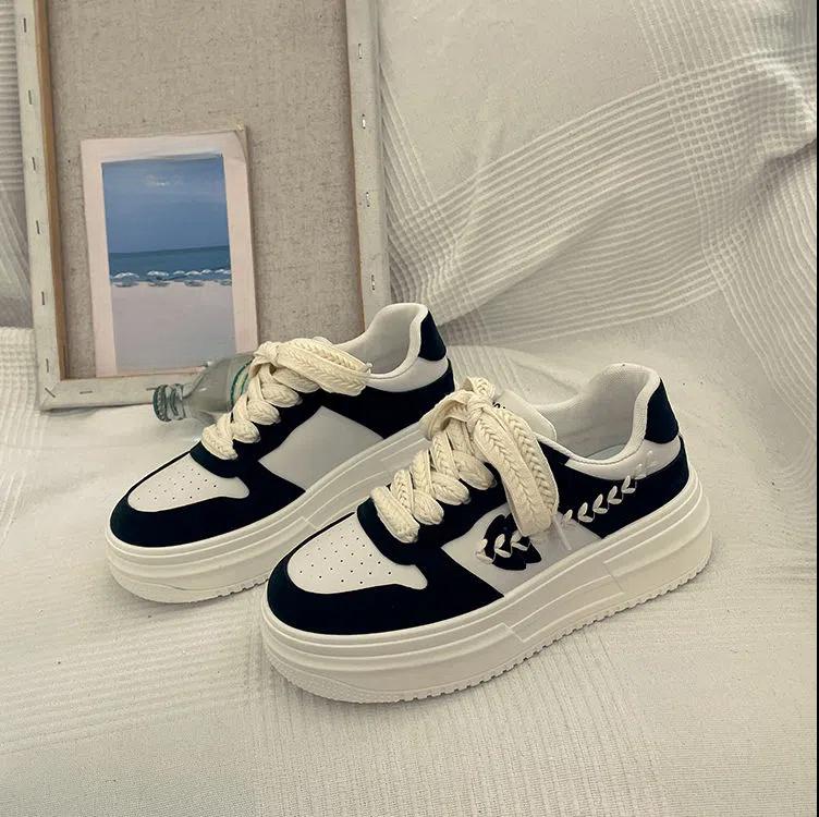 Fashion Thick Soled Casual Sports Shoes 2025 Autumn New Breathable Board Shoes Flat Bottomed Versatile Vulcanized Shoes Plataforma Mujer