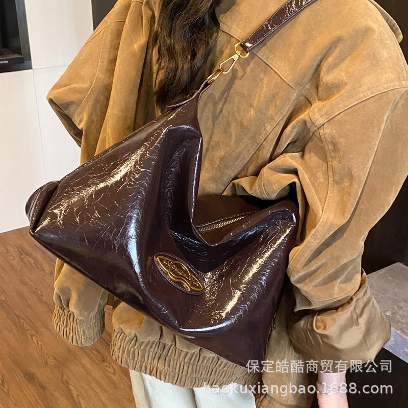 Tote Bag Women's Large Capacity 2025 New Trendy Fashion Simple Retro Design Going Out Commuting Shoulder Bag Messenger Bag