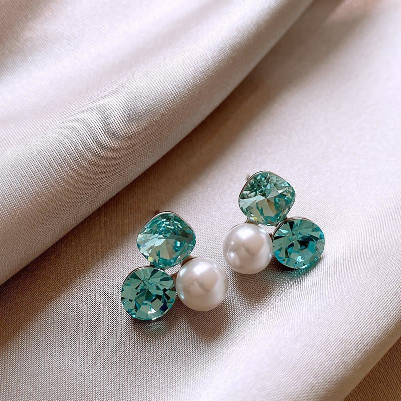 Silver Needle Diamond Triangle Pearl Geometric Stud Earrings Small Fresh Personality Design Earrings Delicate Premium Earrings