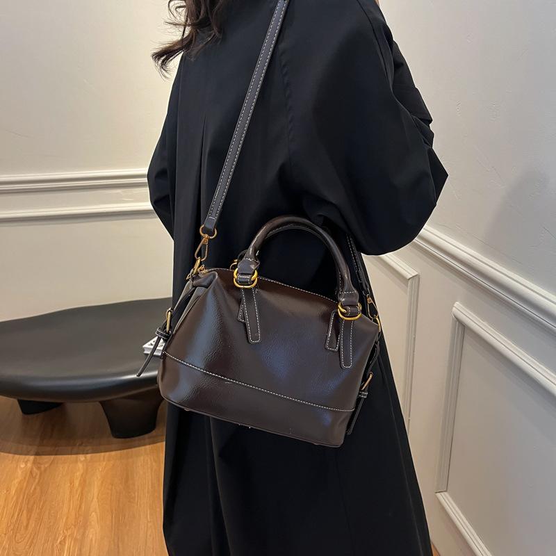 Fashion large-capacity handbag women's 2025 new retro mommy bag casual versatile shoulder messenger bag