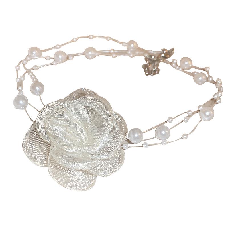 Trójwarstwowy naszyjnik choker z siateczki z kwiatem ze sztucznych pereł: Elegancki słodki styl dla kobiet