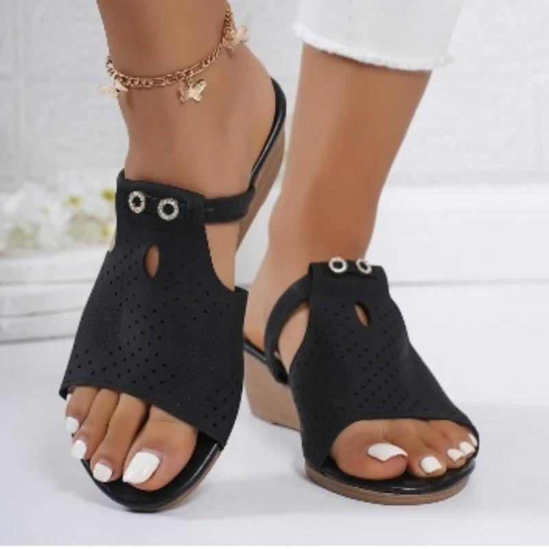 2024 Gorąca Wyprzedaż Damskie Buty Duży Rozmiar Damskie Kapcie Moda Kryształowe Casualowe Kapcie Kobiety Wysoka Jakość Odkryte Palce Płaskie Kapcie