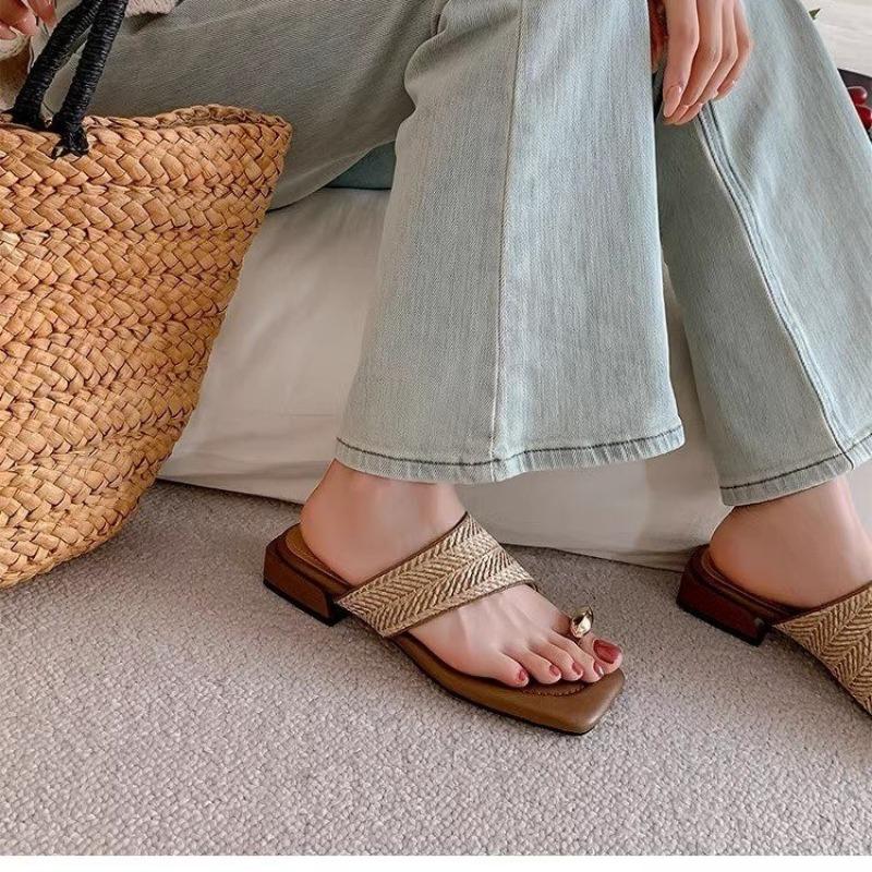 Fashion 2025 New Fashion Square Head Breathable Straw Woven Metal Set Toe Thick with A Flip-flops Summer New Soft Bottom Sandals