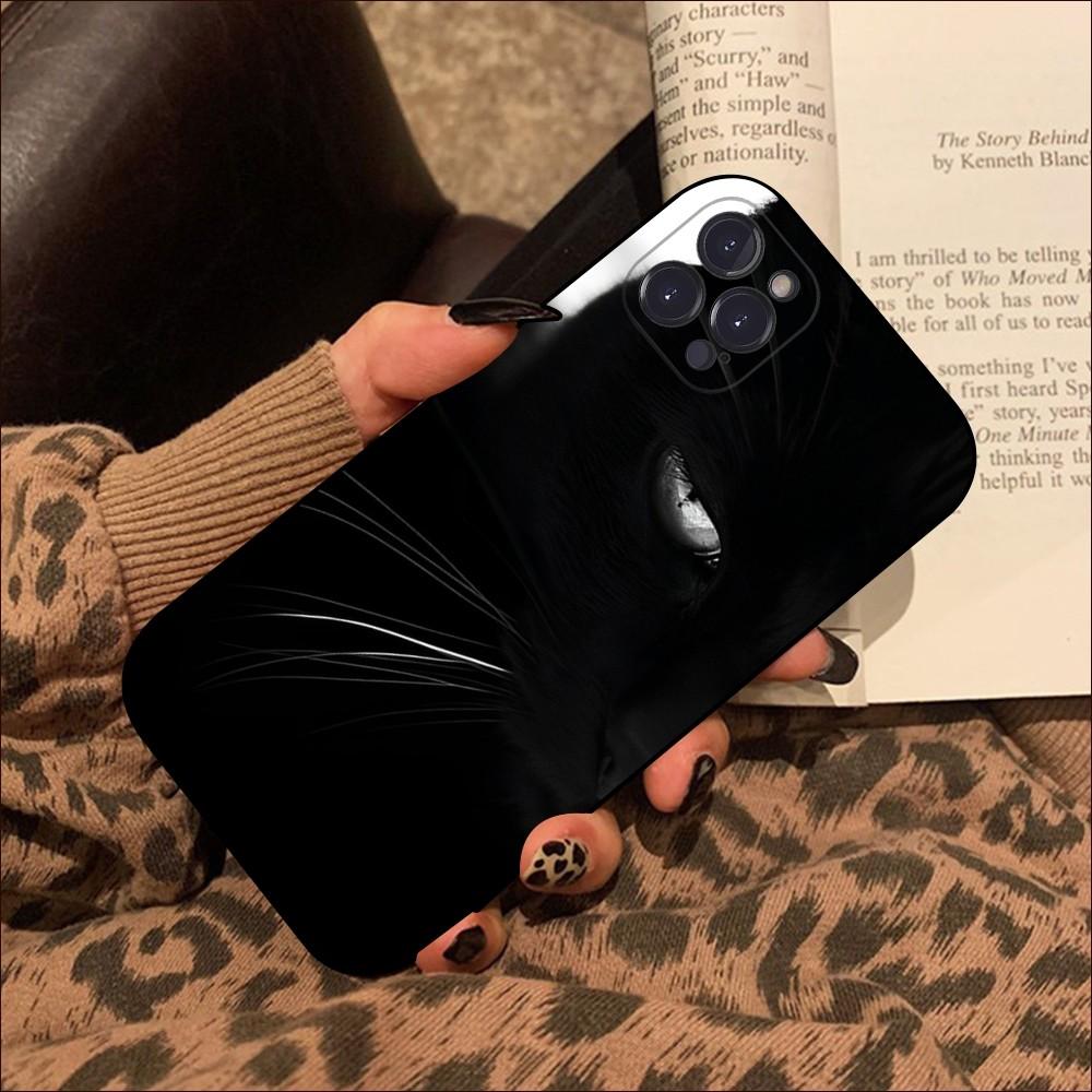 Black Cat Staring Eye Phone Case For iPhone 15 14 11 12 13 Mini Pro XS Max Cover 6 7 8 Plus X XR SE 2020 Funda Shell