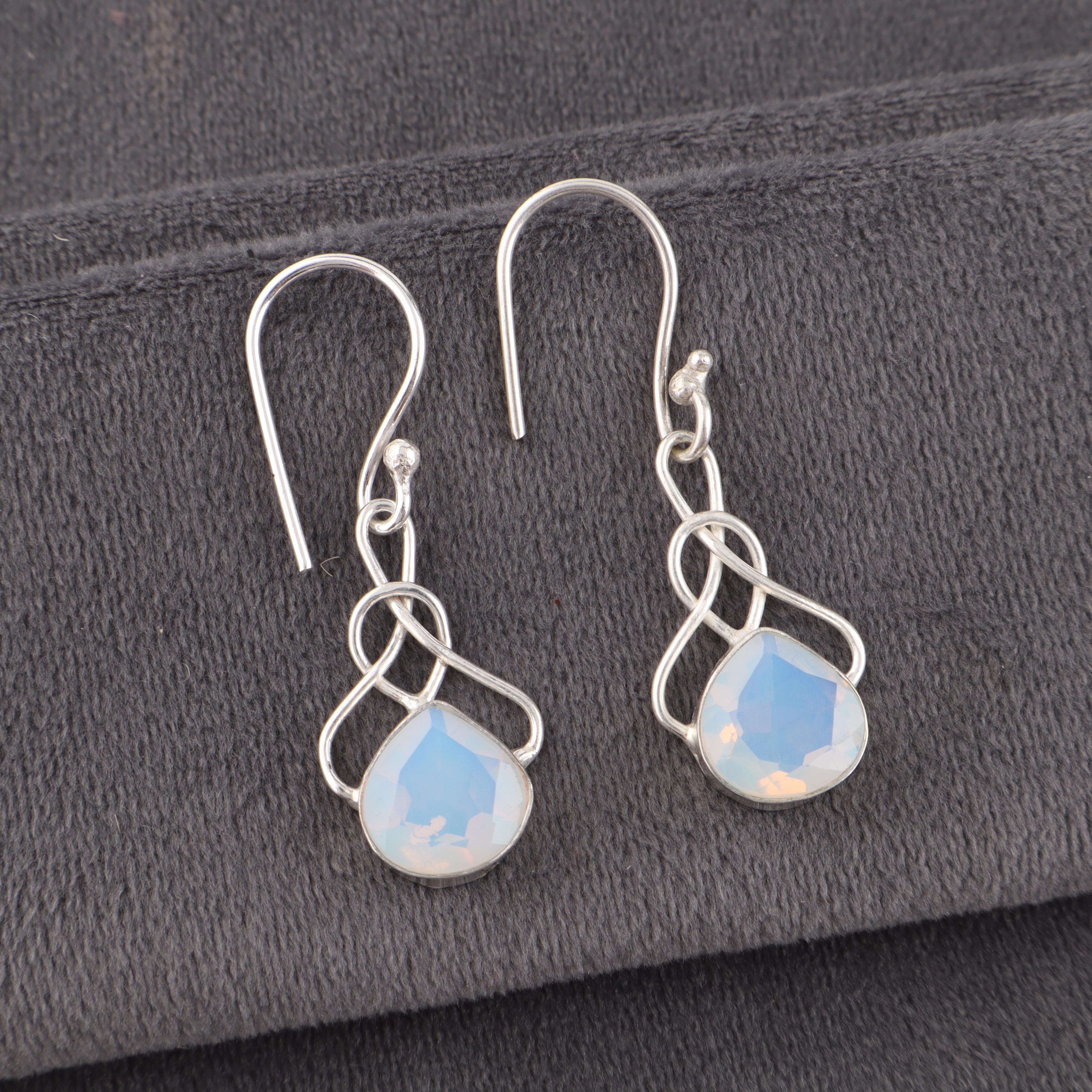 

Серьги ручной работы из молочного опала, новейший дизайн ювелирных изделий, серьги из цельного серебра 925 пробы с драгоценными камнями, подарок для матери 1.50 Inches белый