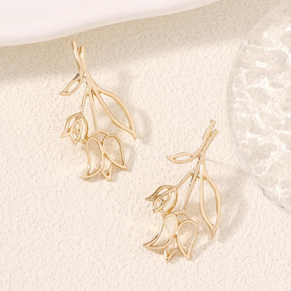 Flower-plated Light Luxury, Versatile, Trendy, Fashionable and Elegant Earrings and Earrings for Women