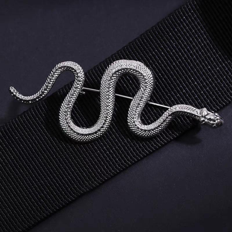 

Персонализированная брошь в виде змеи для мужчин и женщин, ретро-мода, одежда, булавки, нишевый дизайн, корсаж с животными серебряный