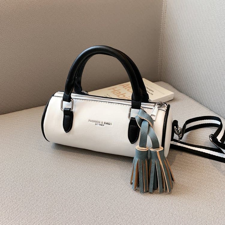Black and white color matching cylindrical messenger bag белый
