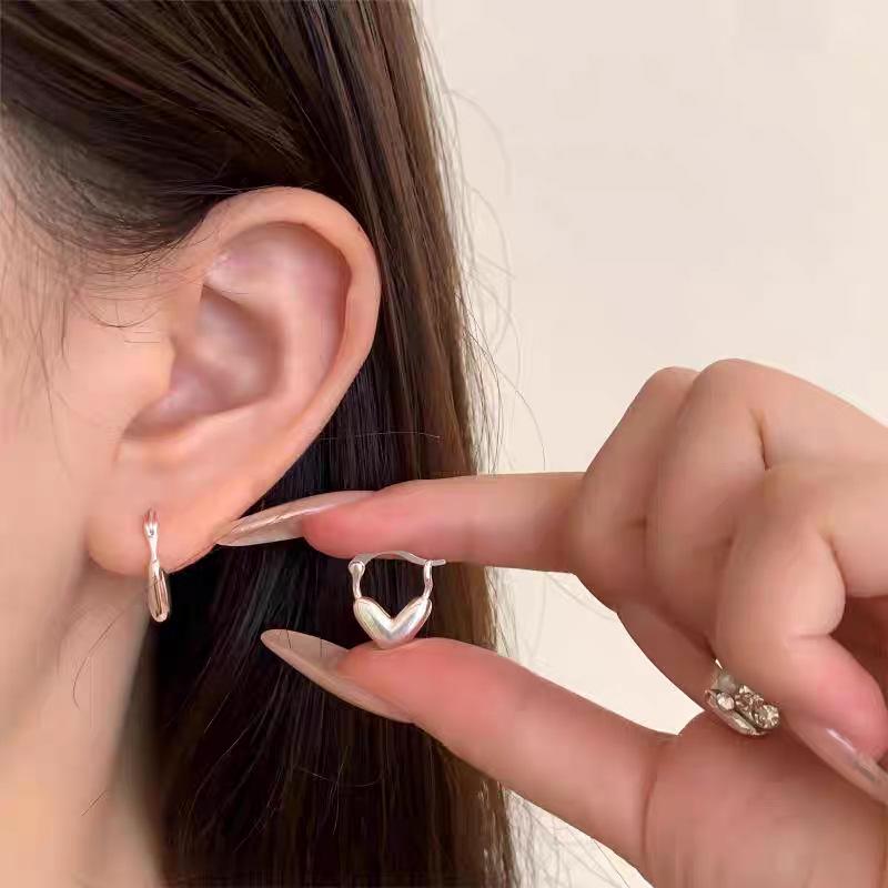 Women's Luxury Textured Metal Hoop Earrings - Versatile Niche Design