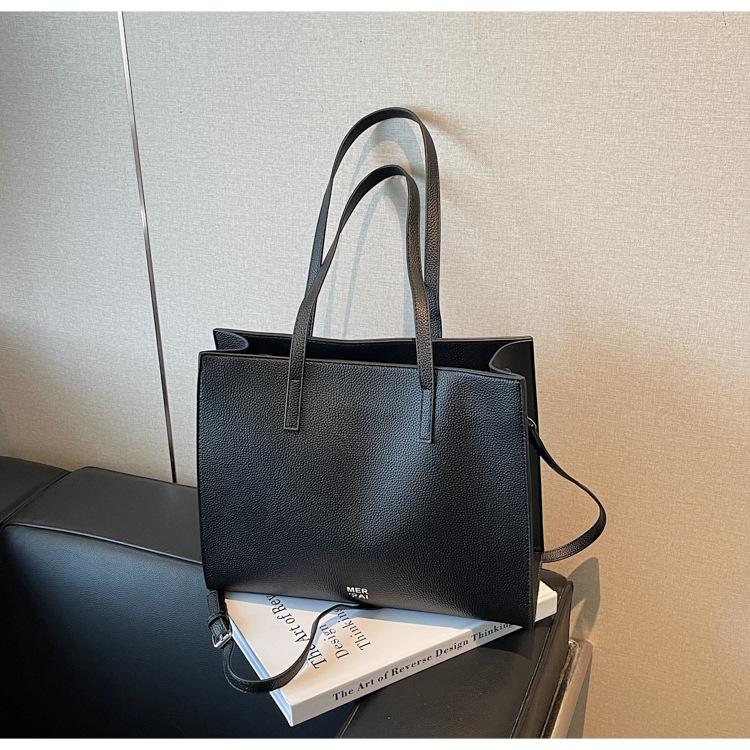 

Simple and fashionable large-capacity women s bags New trendy women s bags Tote bags Shoulder bags Women s bags чорний
