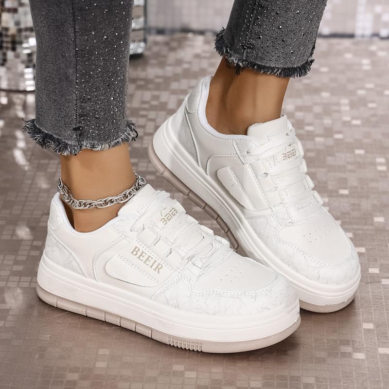 Fashion Fashion White Lace Up Skateboard Shoes Women 2025 Autumn Soft Thick Bottom Casual Shoes Cute Round Toe Stitching Sneakers