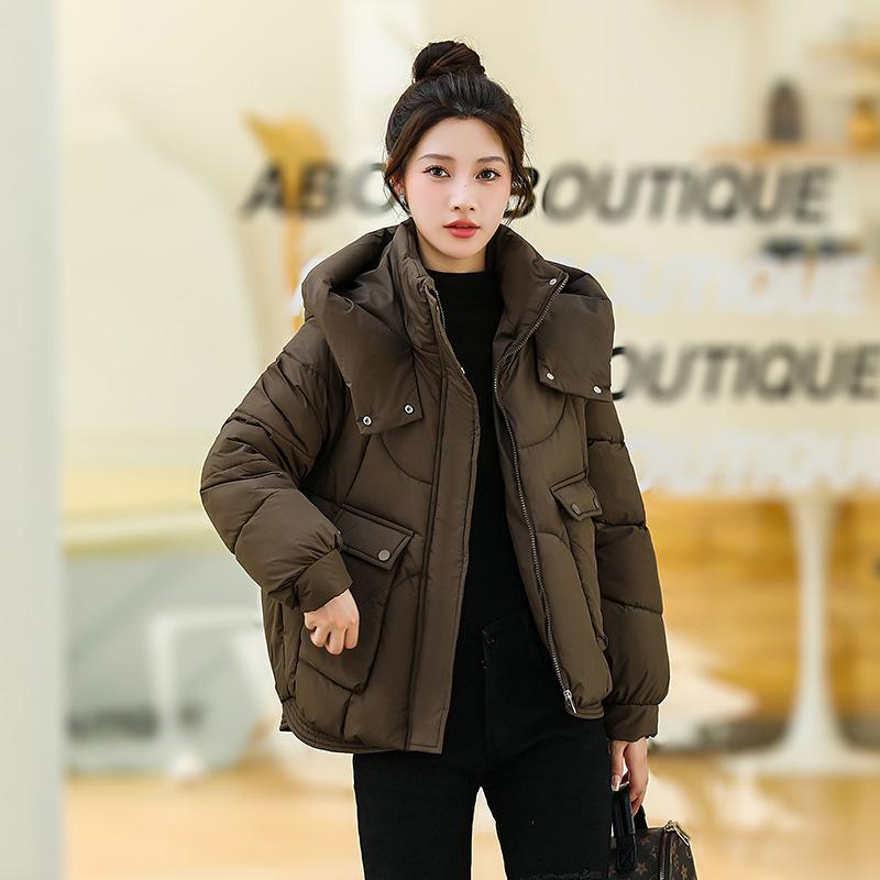 

Женская короткая ветрозащитная теплая зимняя куртка с капюшоном и рукавами реглан 3XL кофейный