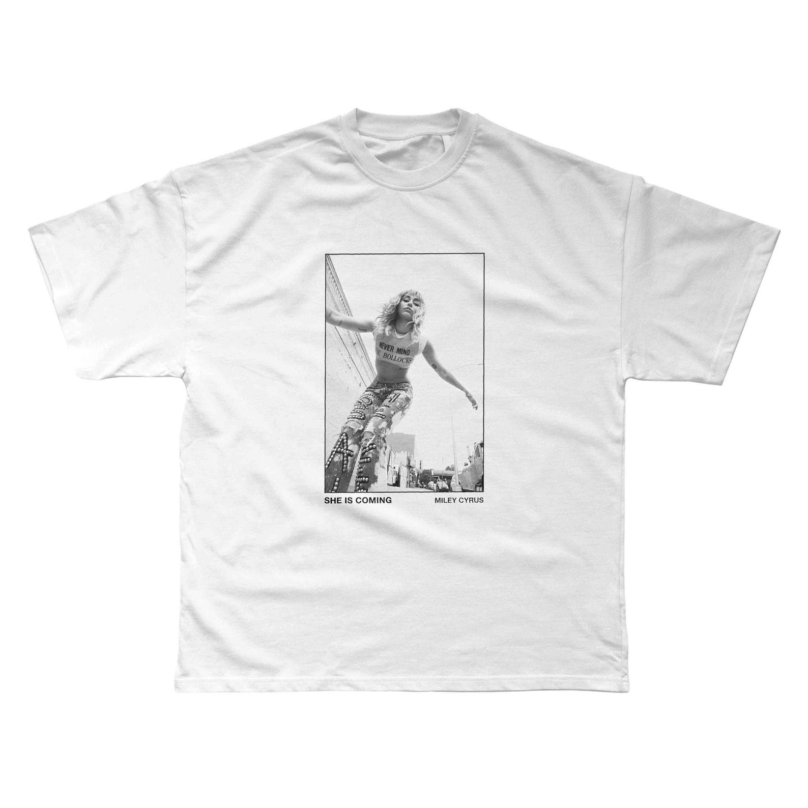 Miley Cyrus - SHE IS COMING Unisex T shirt XL