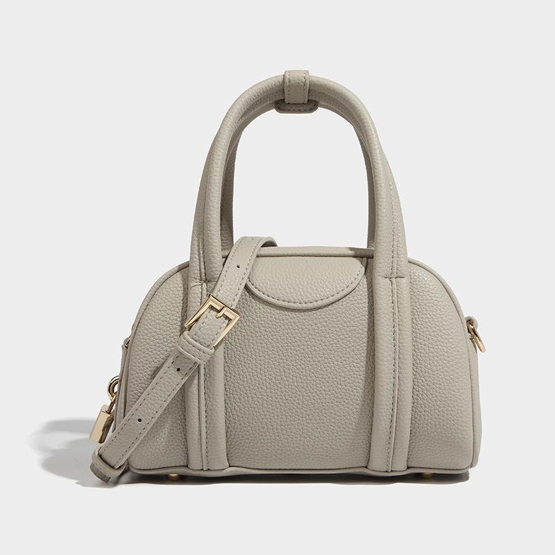 Высокие женские сумки-тоут в форме подушки — фото 9