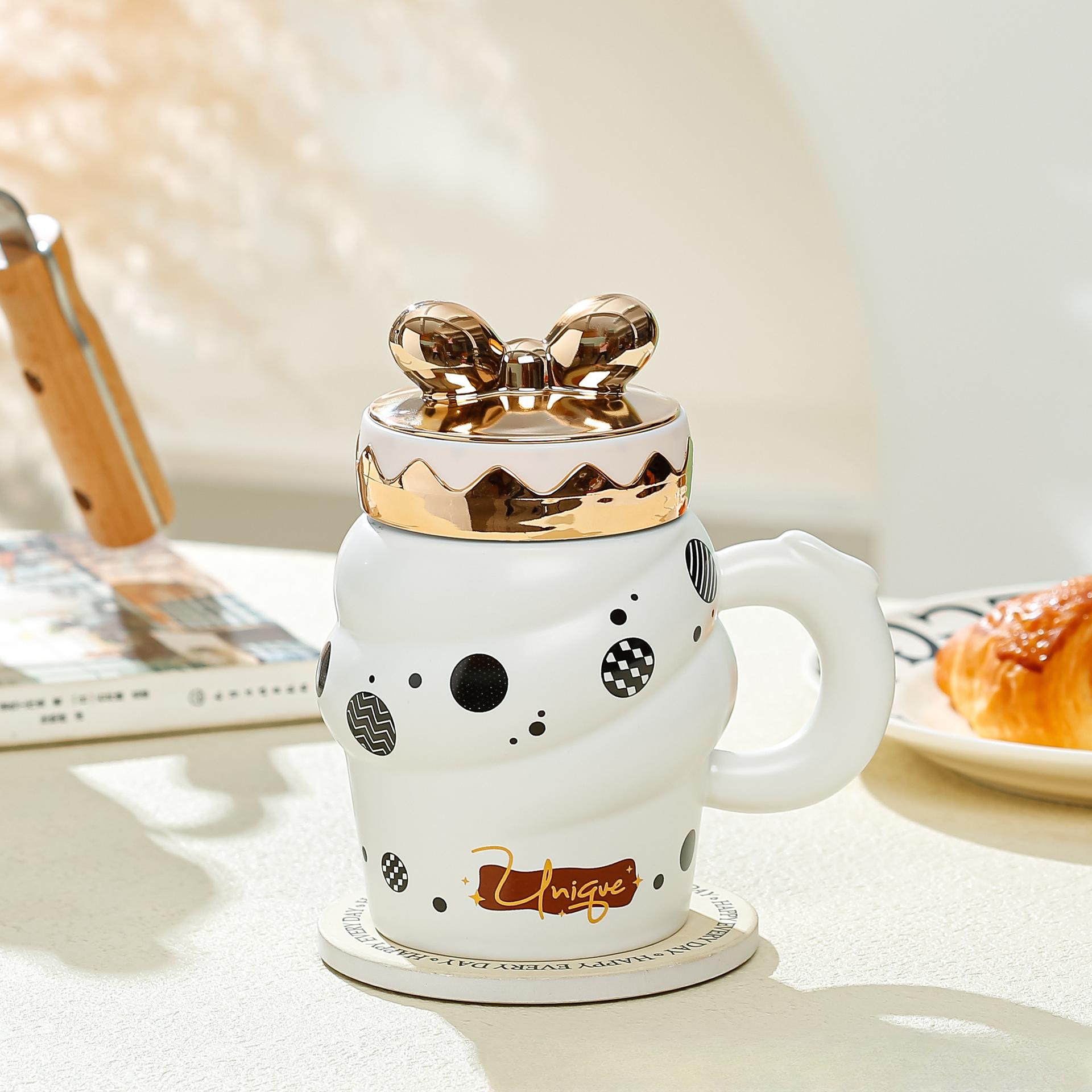 

Креативная керамическая кружка-конус для мороженого с крышкой, высококачественная кружка для воды, бытовая кружка, подарок на событие 460ML [Color Box] Four-color mixed package