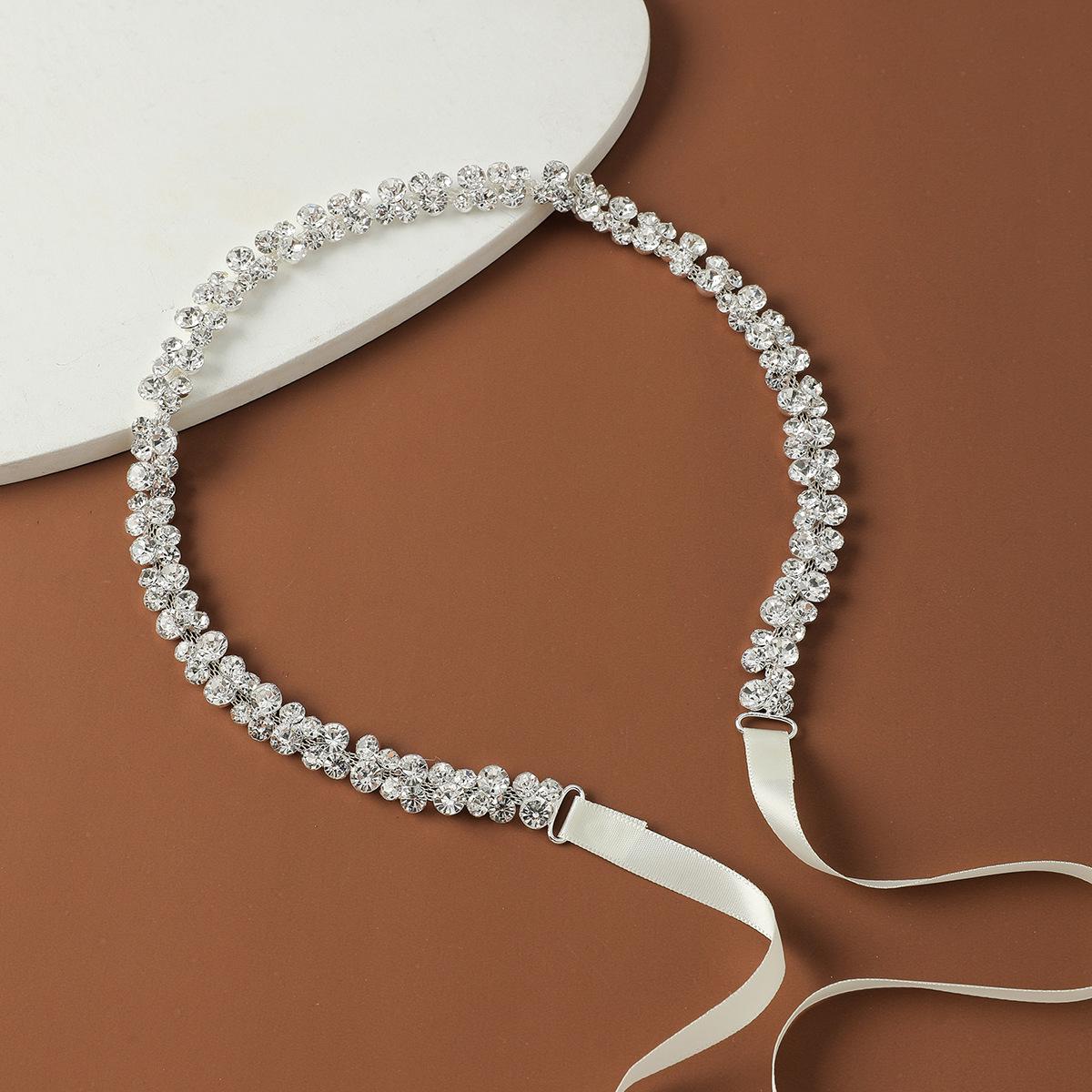 

Элегантная свадебная цепочка на талию со стразами и бриллиантовыми акцентами серебряный