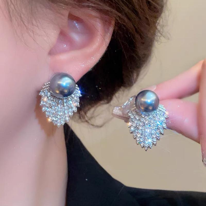 Korean Elegant Pearl Stud Earrings for Women: Versatile, High-Class Style Jewelry