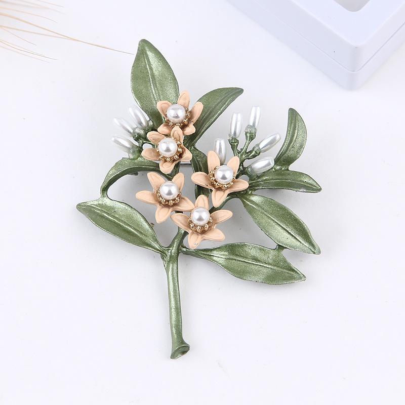 Pearl Brooch Ins Tide Personalized Pin for Women's Autumn Winter Luxury Jumper Suit Accessory Corsage Exquisite Long-Lasting Color Gift Jewelry