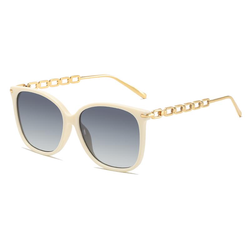 Trendy Oversized Women's Sunglasses: Fashionable Street Style UV Protection for Outdoor Travel