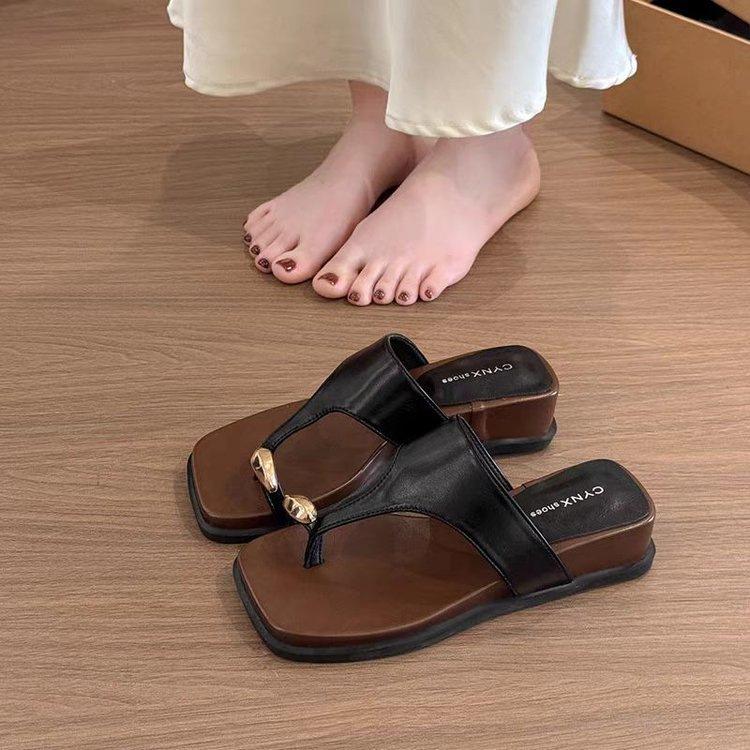 Retro flip-flops outer wear women's 2025 summer new French gentle style fashion heightened slope heel square head cool slippers