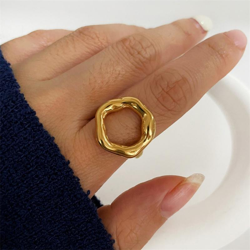 Fashion Vintage Unique Circle Motif Ring Melted Texture Detail For Women Gold Color Texture Temperament Jewelry Gift Wholesale